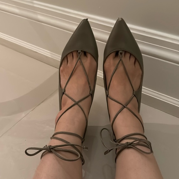 Saks fifth avenue taupe leather lace up mini heels 5.5 - Picture 1 of 3